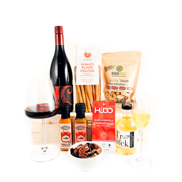 Darilo domace dobrote v leseni skatlici