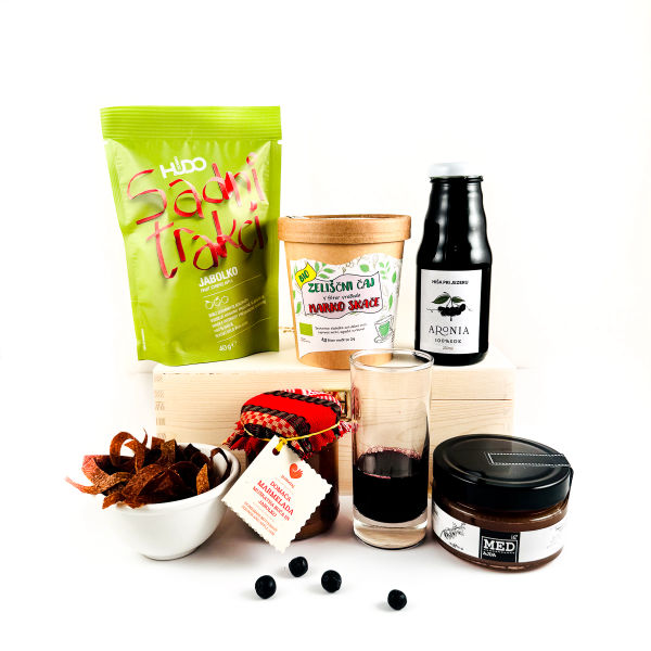 Zdravo darilo z aronijo in medom