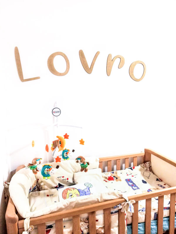 lesen-napis-za-steno-ime-otrosko