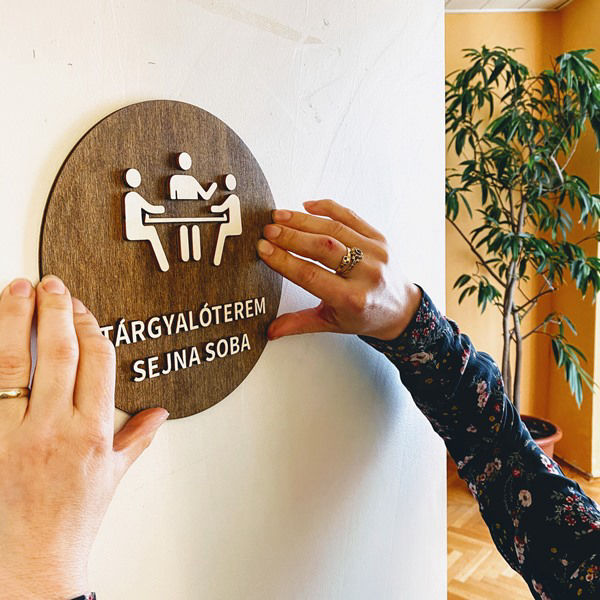 lesena-tabla-za-prostore